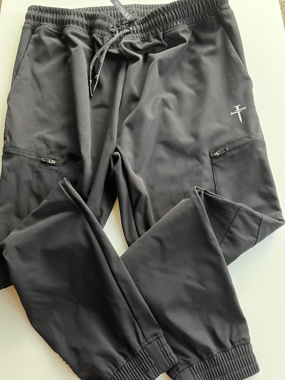 black Three Nails Vapor-Lite™ Cargo Joggers w pockets size XL